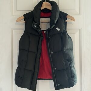 Abercrombie puffer vest, army green, red lining, kids size L